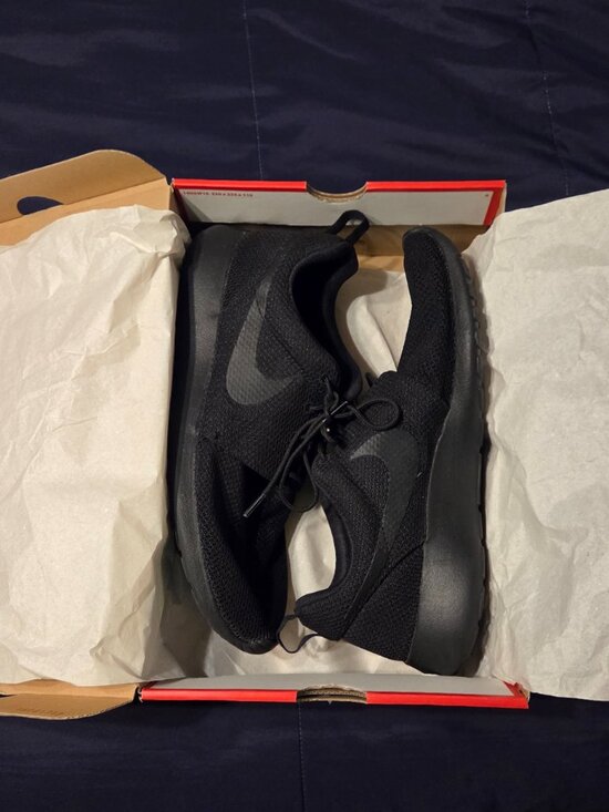 MENS SIZE 11.5 TRIPLE BLACK NIKE ROSHE RUN